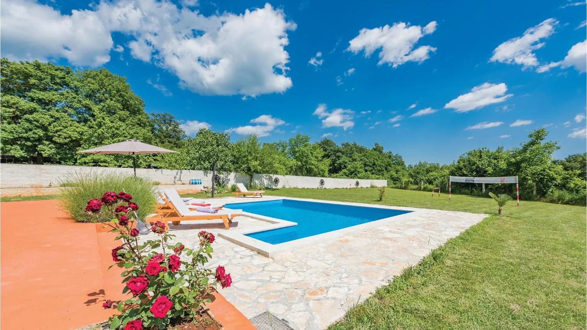 Stunning Home In Peresiji With Kitchen 0*,