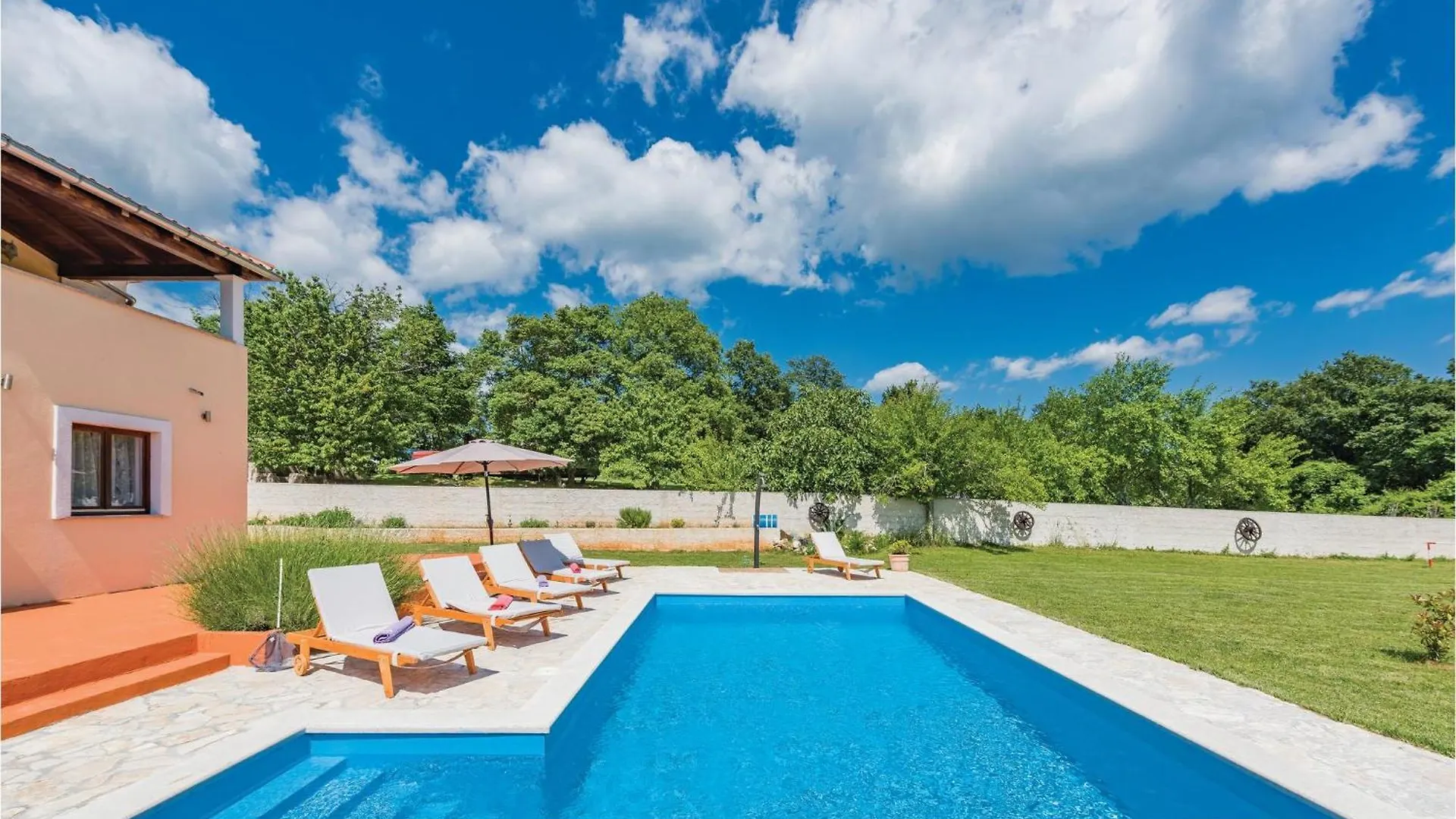 Stunning Home In Peresiji With Kitchen Holiday home