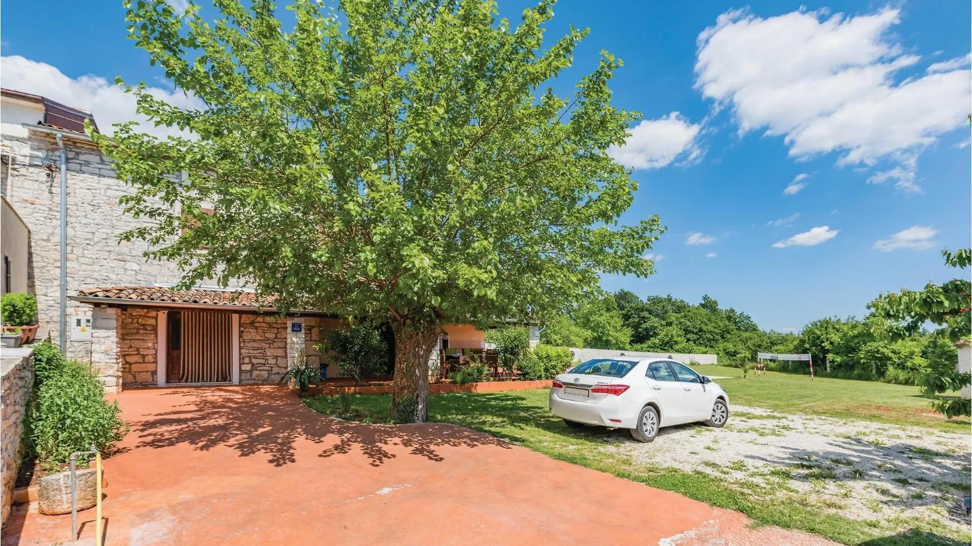 Stunning Home In Peresiji With Kitchen