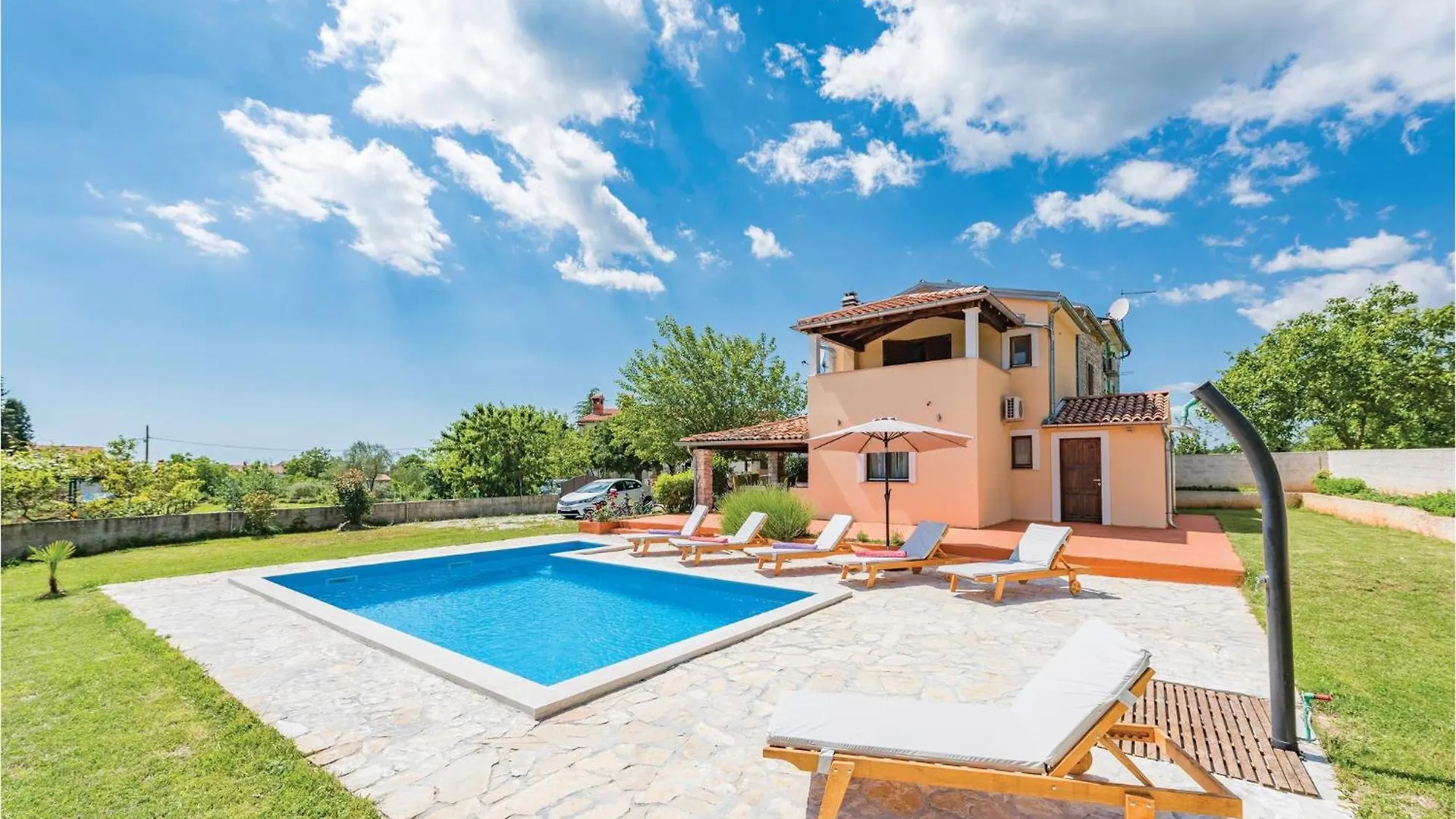 Stunning Home In Peresiji With Kitchen contacts