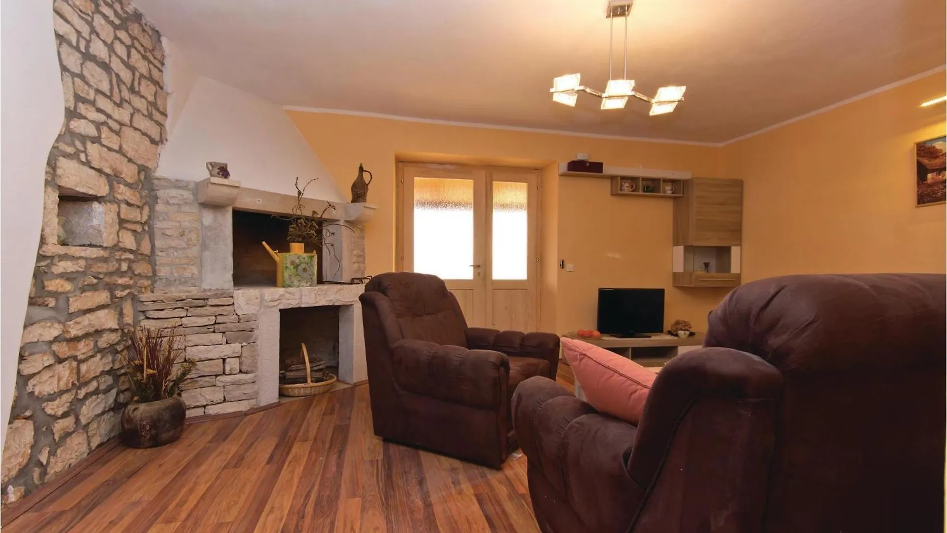 Holiday home Stunning Home In Peresiji With Kitchen
